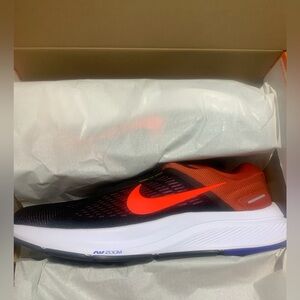 Nike Structure 24. Brand new mens size 10